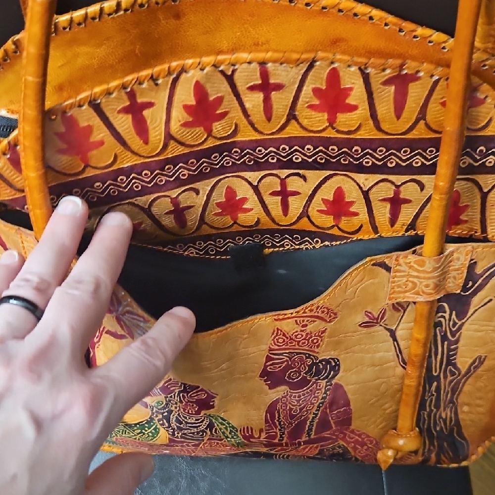 Artistic Tribal Tan Leather Shoulder Bag - Picture 11 of 16